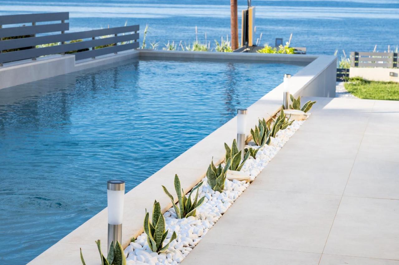Theros Suites Dhiminio ภายนอก รูปภาพ
