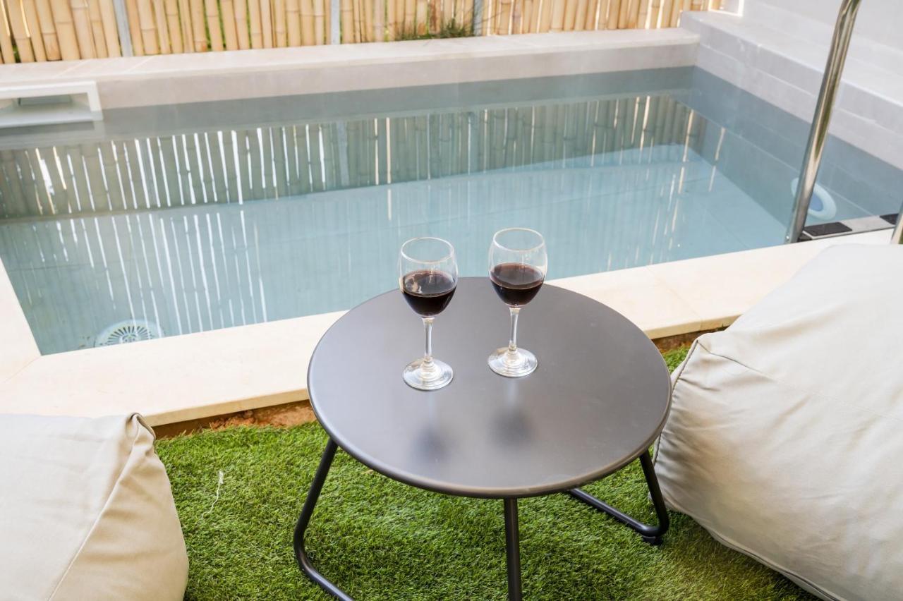 Theros Suites Dhiminio ภายนอก รูปภาพ