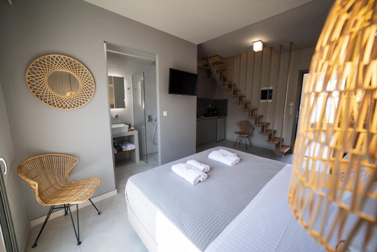 Theros Suites Dhiminio ภายนอก รูปภาพ