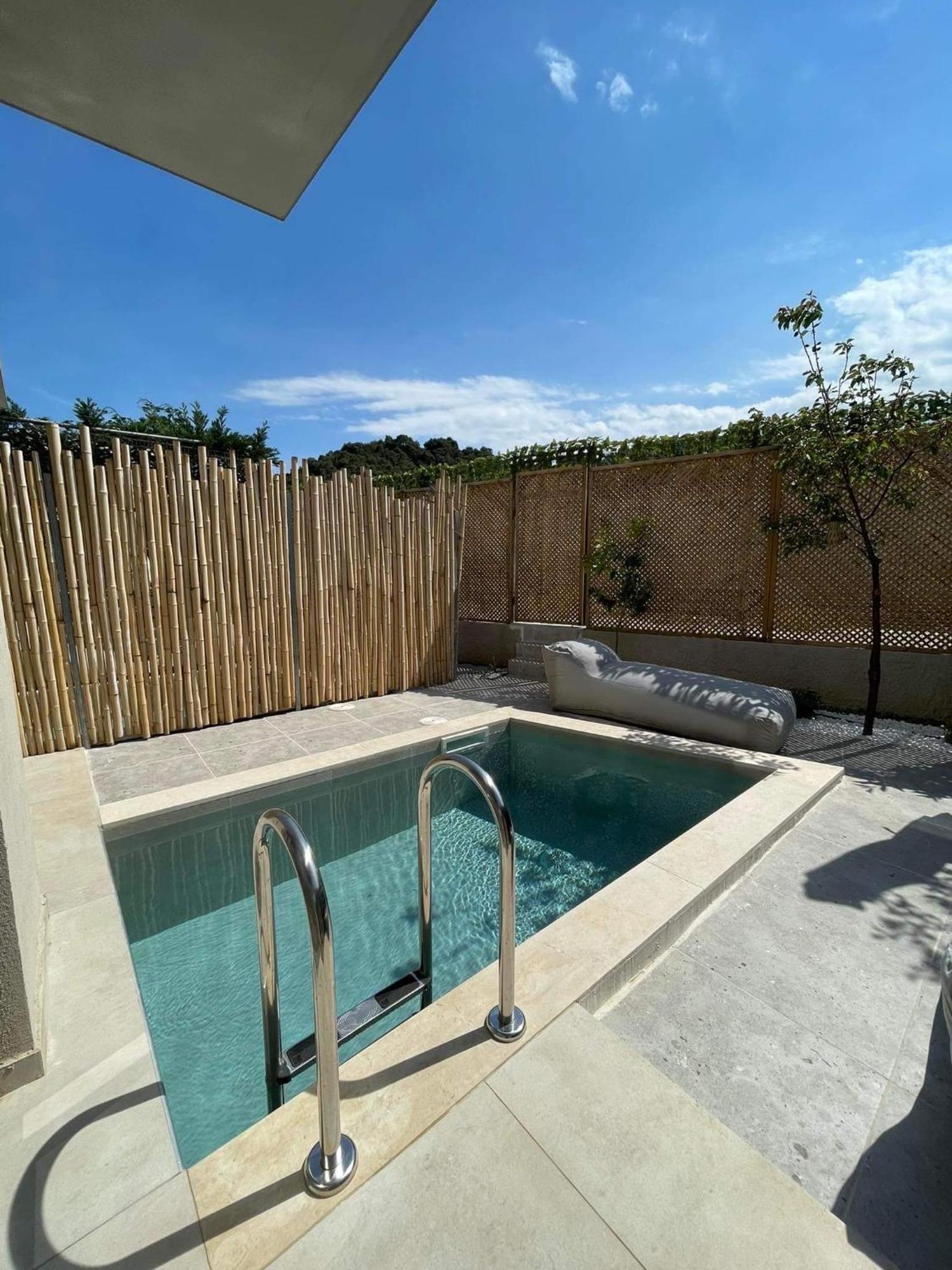 Theros Suites Dhiminio ภายนอก รูปภาพ